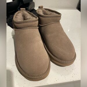 UGG WOMEN'S CLASSIC ULTRA MINI SZ 9 Brand New
